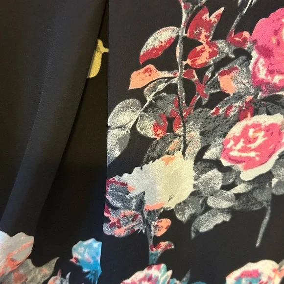 DR2 Black Floral Deep V Neck -Front and Back. Size Large - Picture 5 of 8